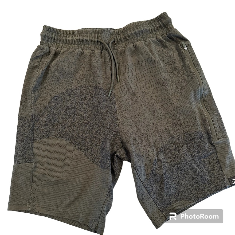Gymshark Men’s Cotton Drawstring Short Olive Green w/ Gray Zippered pocket Sz M